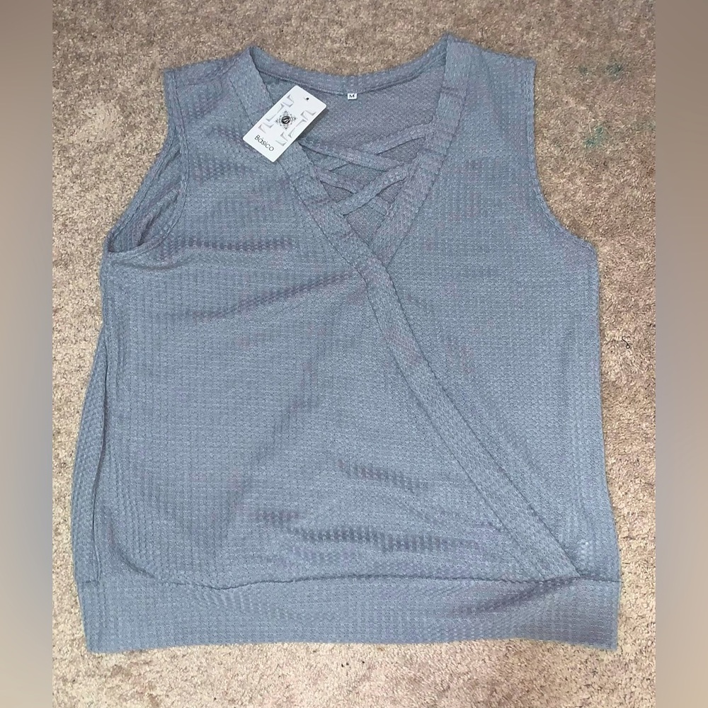 Básico Grey Textured V Neck Shirt with Criss Cross Design. NWT. Size M.